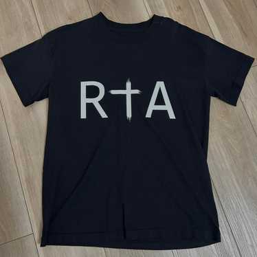 RTAME00K83 FRONT LOGO SS TEE