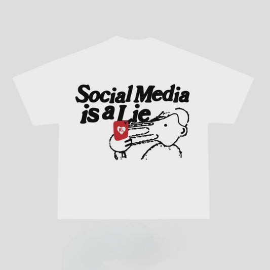 RL00108/SOCIAL MEDIA IS A LIE SS TEE